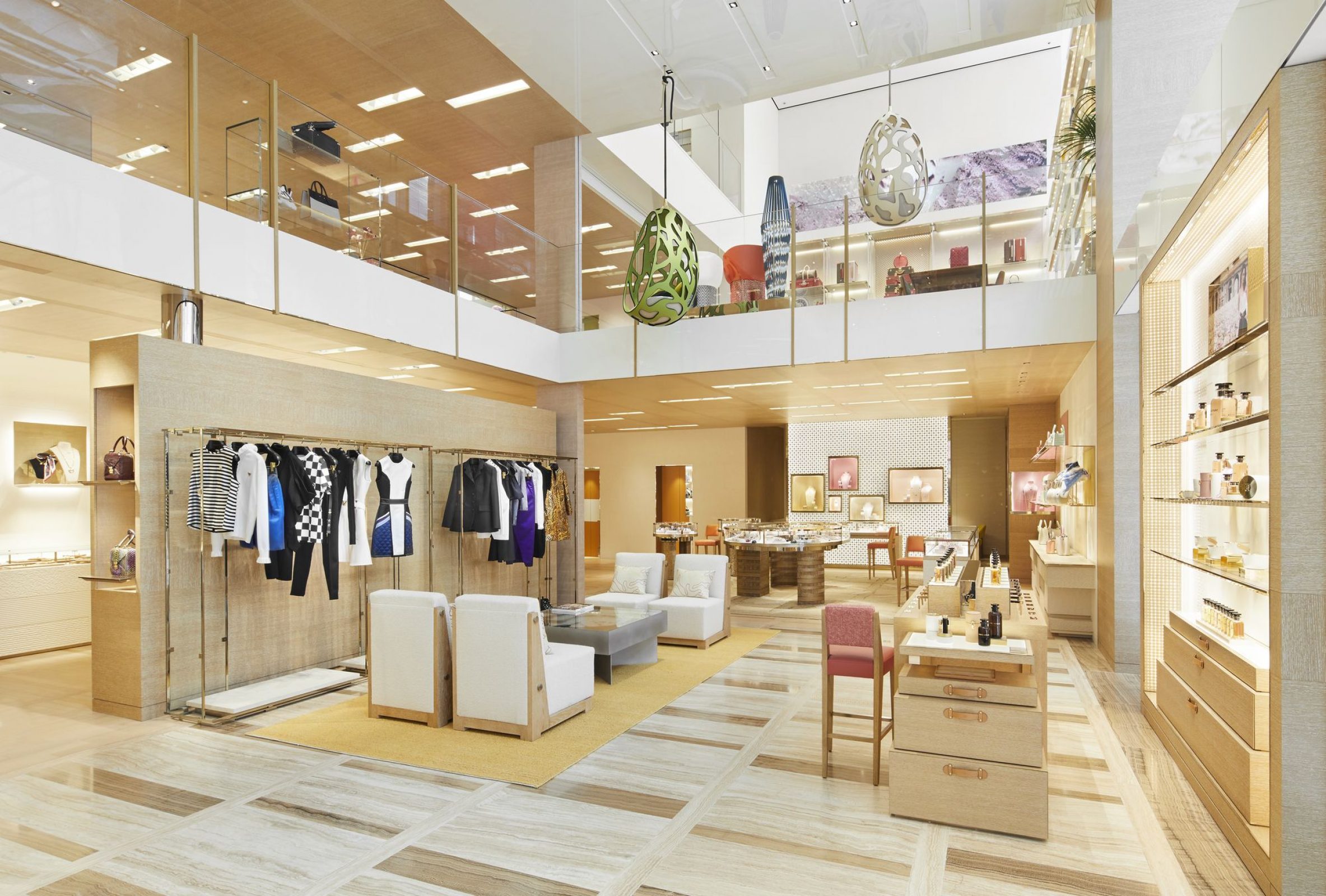 Louis Vuitton flagship store in the street retail – Stock Editorial Photo ©  Krasnevsky #157479772