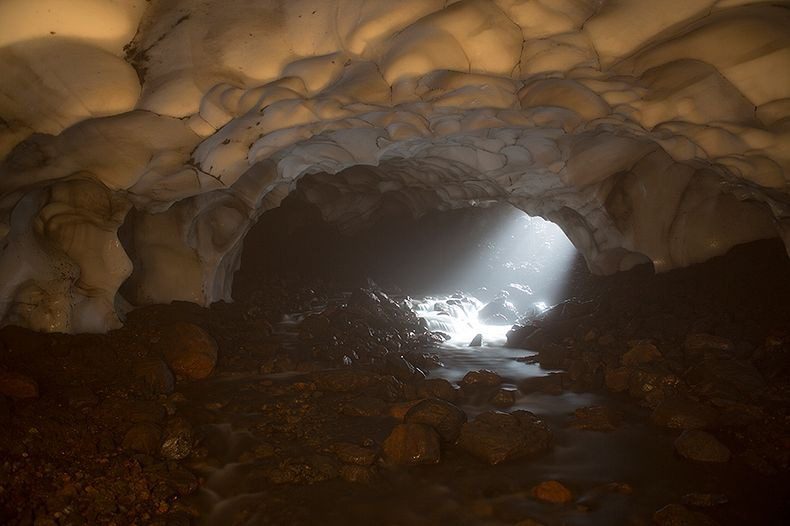 kamchatka ice tunnel 9[6]