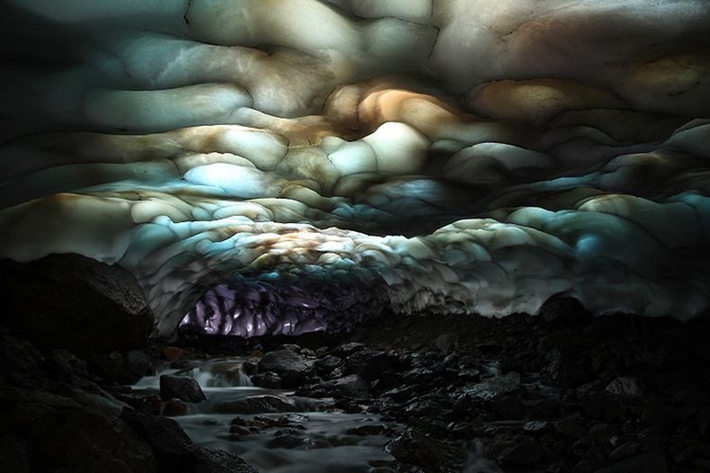 kamchatka ice tunnel 11[5]