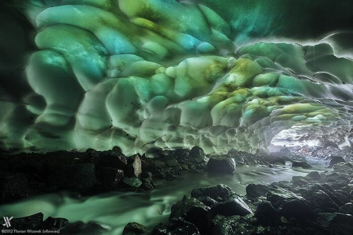 kamchatka ice tunnel 12[6]