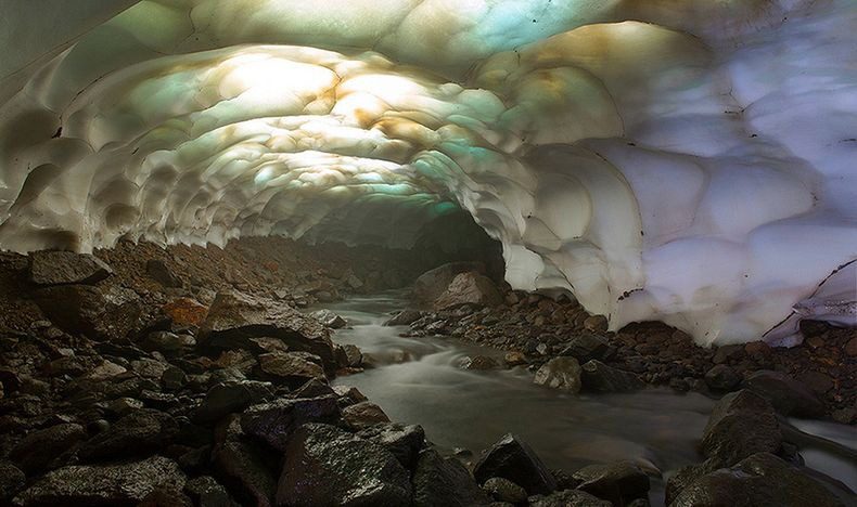 kamchatka ice tunnel 13[7]