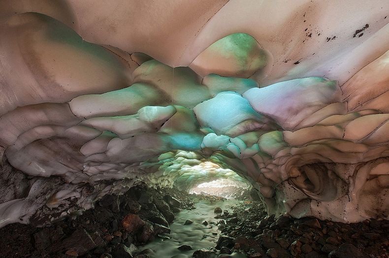 kamchatka ice tunnel 14[6]