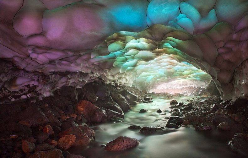 kamchatka ice tunnel 15[7]