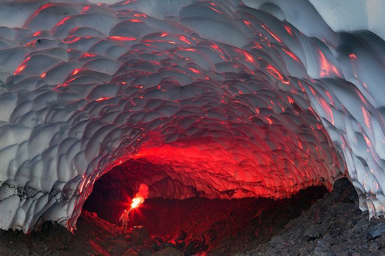 kamchatka ice tunnel 18[7]