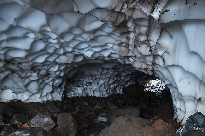 kamchatka ice tunnel 4[7]