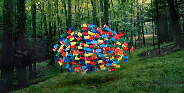 Flying Swarms of Everyday Objects Thomas Jackson