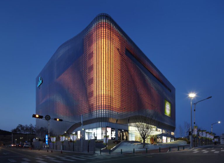 The Moiré Effect of Galleria Centercity | UNStudio