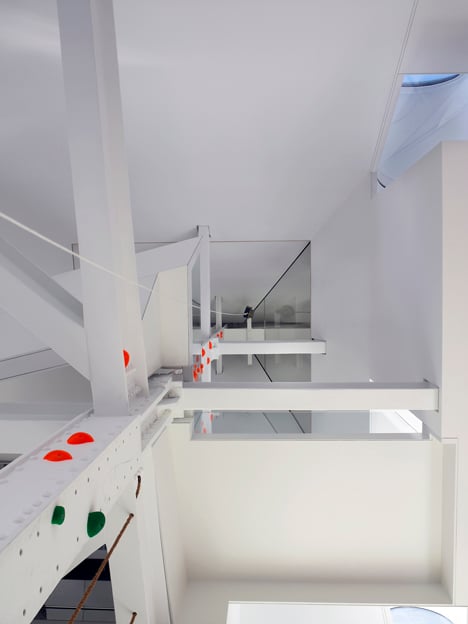 dezeen Skyhouse by David Hotson and Ghislaine Vinas 31