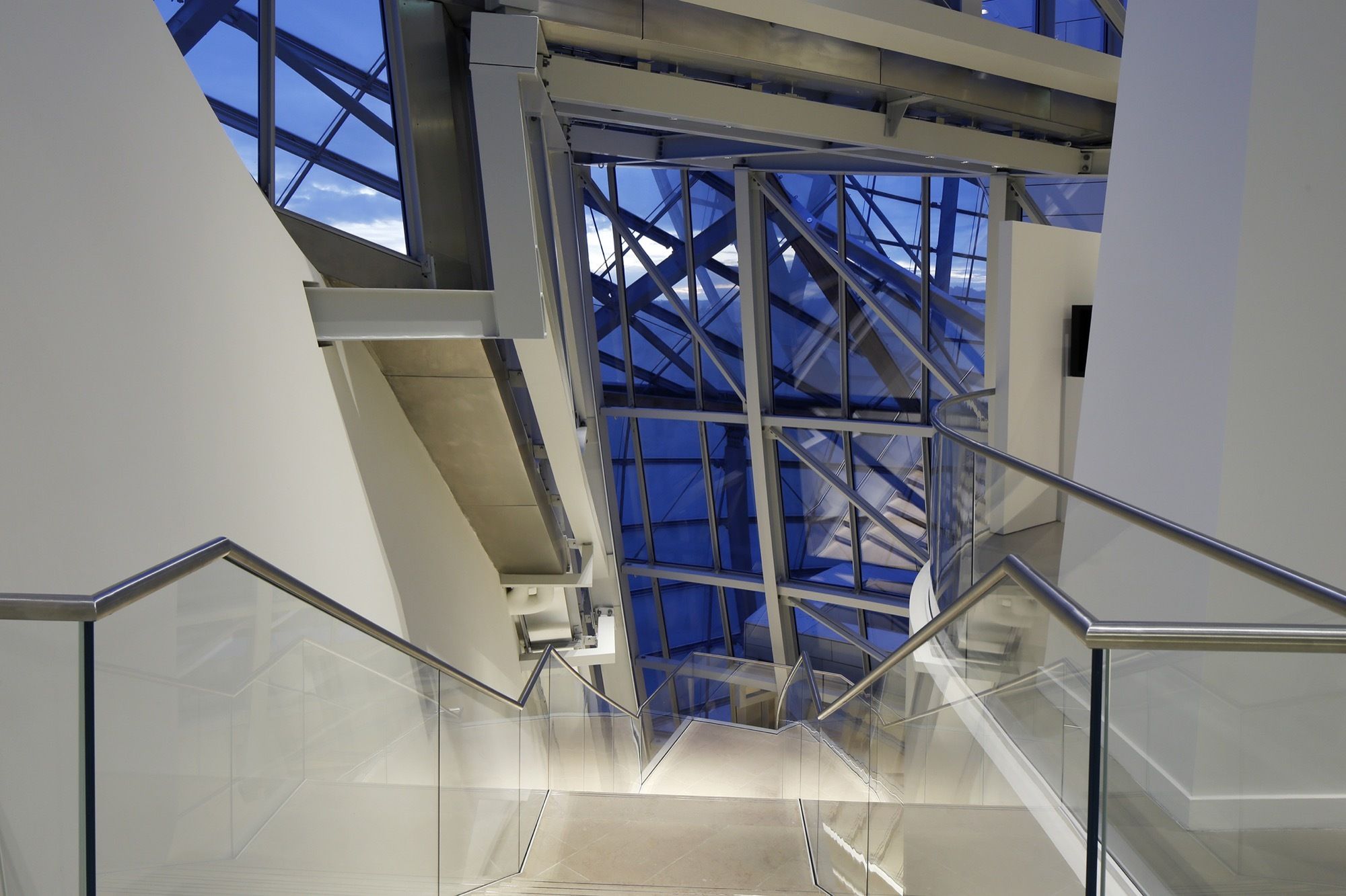 Louis Vuitton Foundation for Creation - Gehry - Art - Report - The