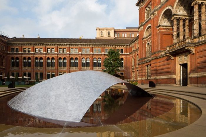 Crest installation on the grounds of London's V&A Museum | Zaha Hadid Architects