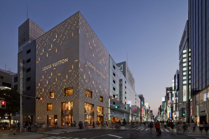 New Louis Vuitton Store Facade Takes Us on a Journey in Japanese History Through Patterns!
