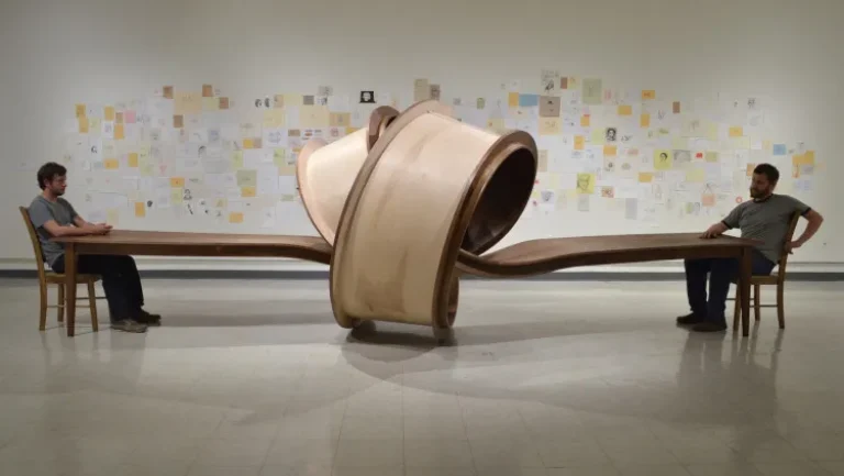 A tangled wooden table | Michael Beitz