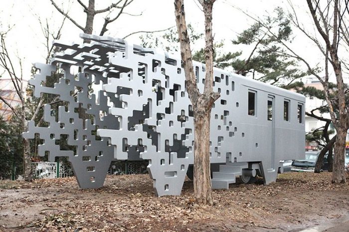 Train Dispersion Sculpture | Yong Ju Lee