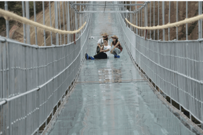 It CRACKED! Chinese Glass Bridge