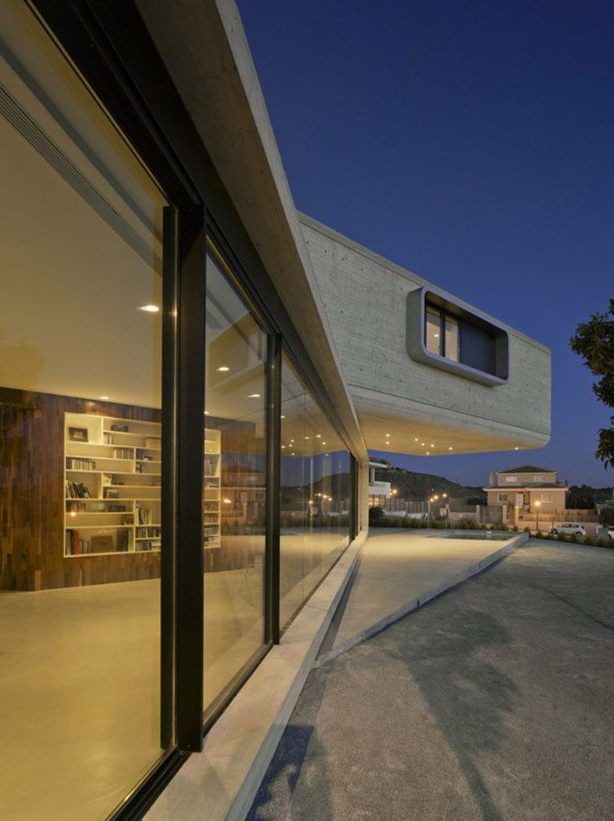 10 Amazing Cantilevered House Designs - Arch2O.com