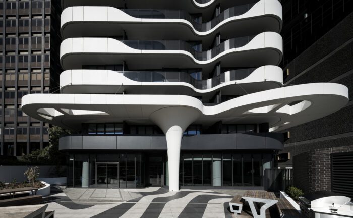 "Queens Domain" balances sculpture and structure in Melbourne