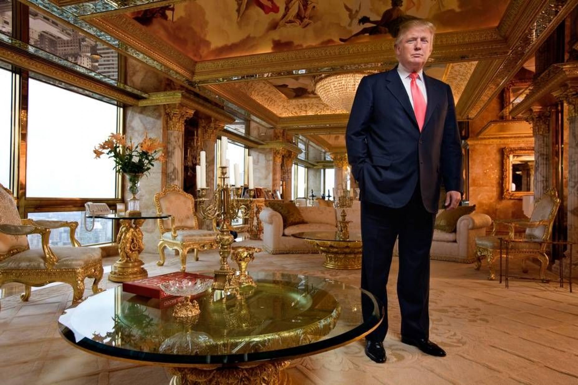 Сам богатый человек в мире. Кабинет Дональда Трампа в Трамп Тауэр. Апартаменты Дональда Трампа в Трамп Тауэр.
