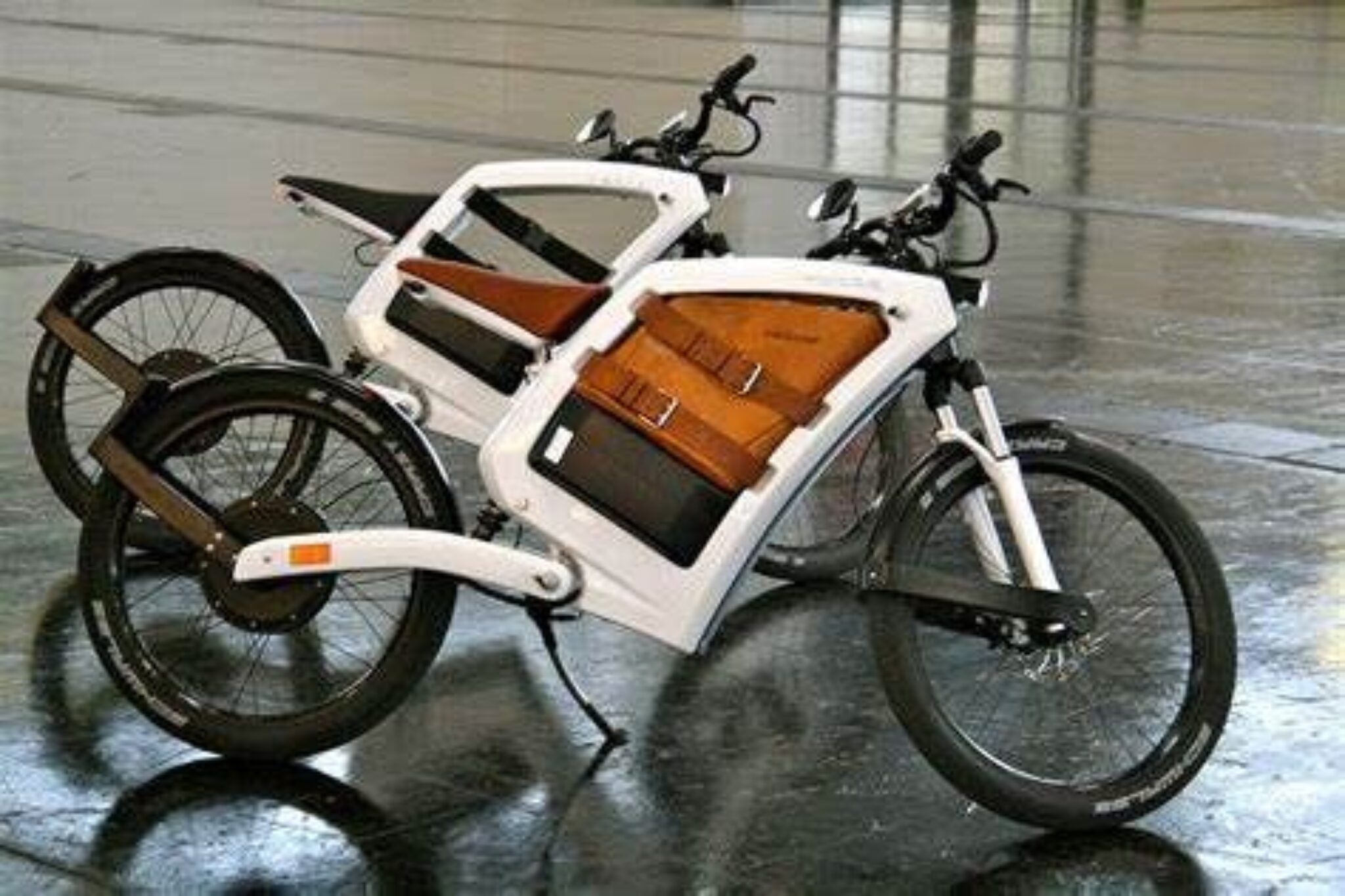 compact electric cargo bike