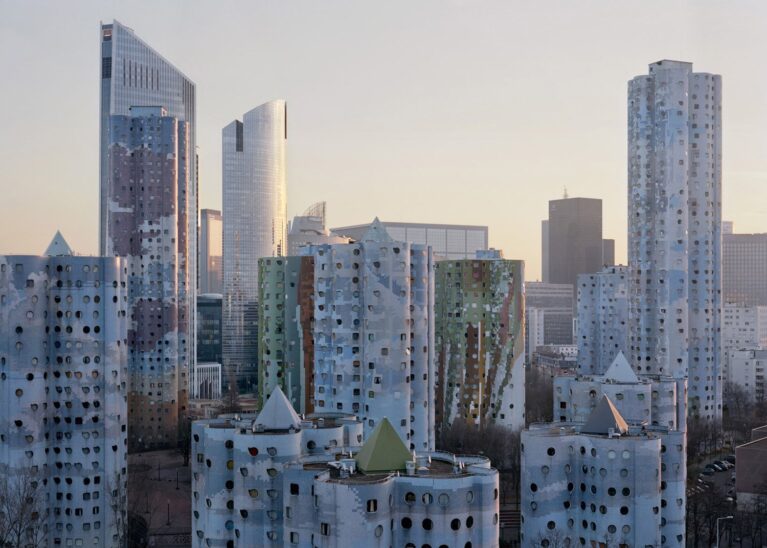 The Post-Modern 'Utopia' in Paris Suburb as Photographed by Laurent Kronental