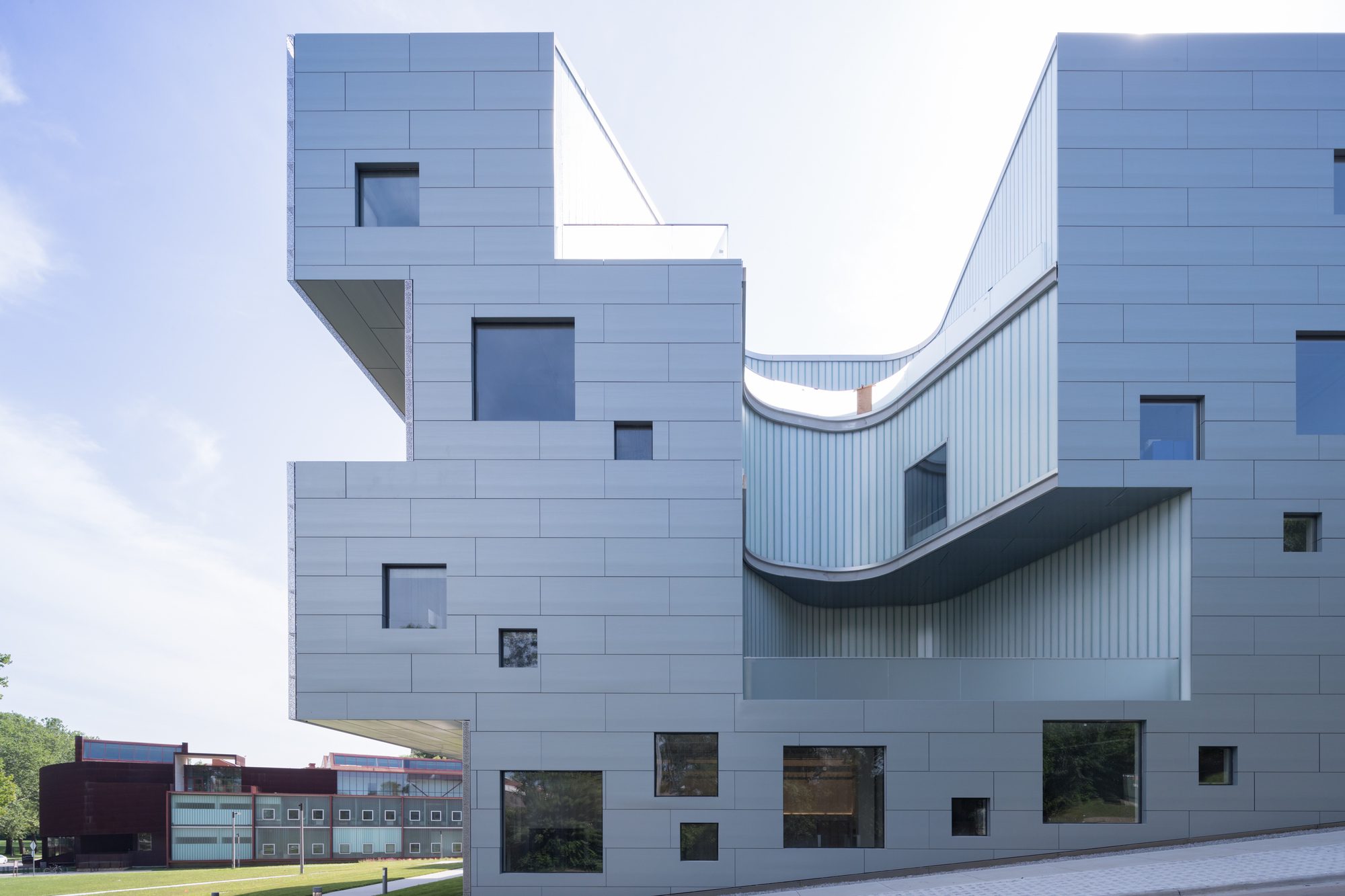 UNIVERSITY OF IOWA VISUAL ARTS BUILDING by Steven Holl Architects, view 11