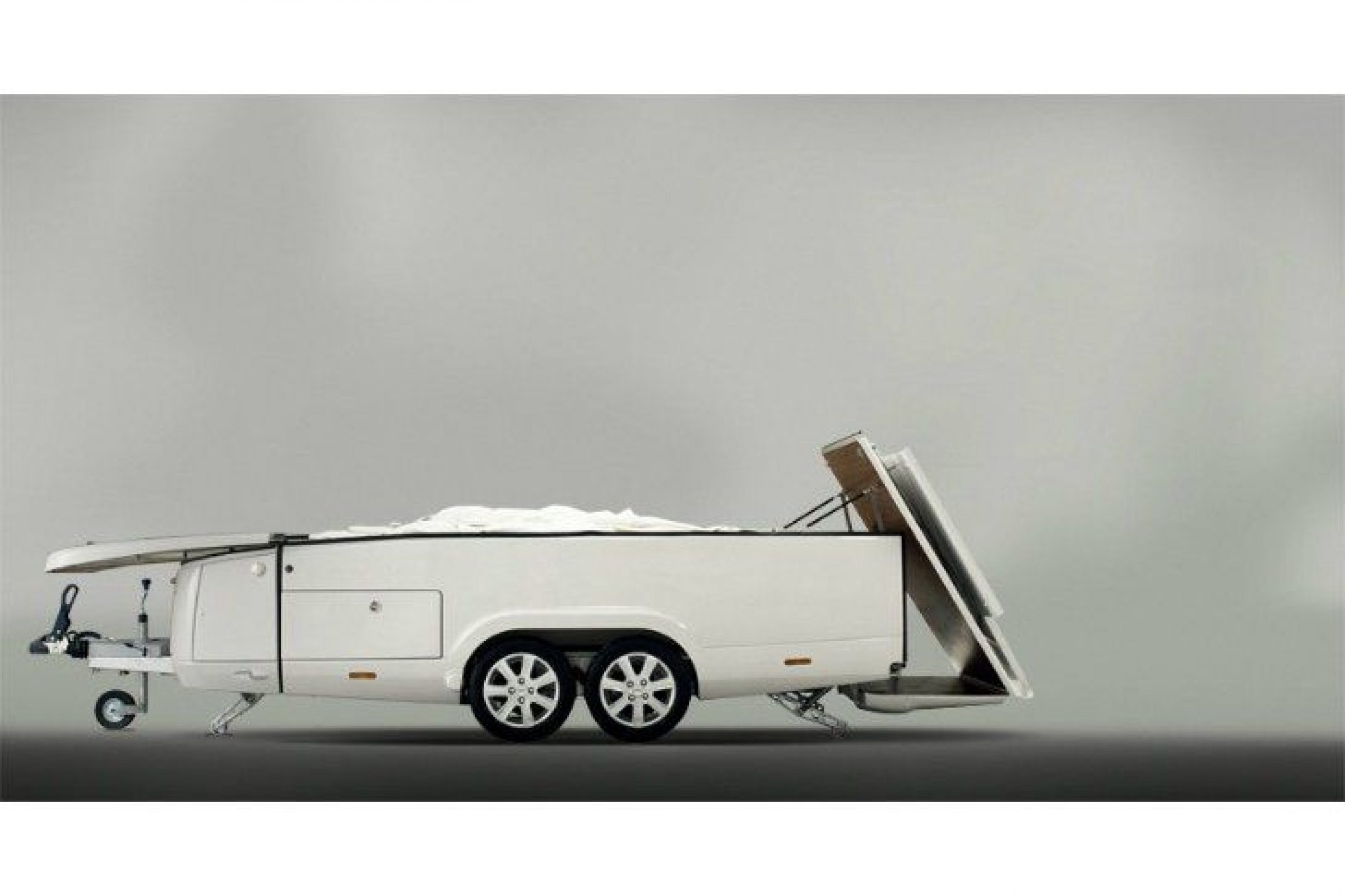 Sydney LandmarkInspired “Opera Camper” by Dutch Rob Vos Introduces