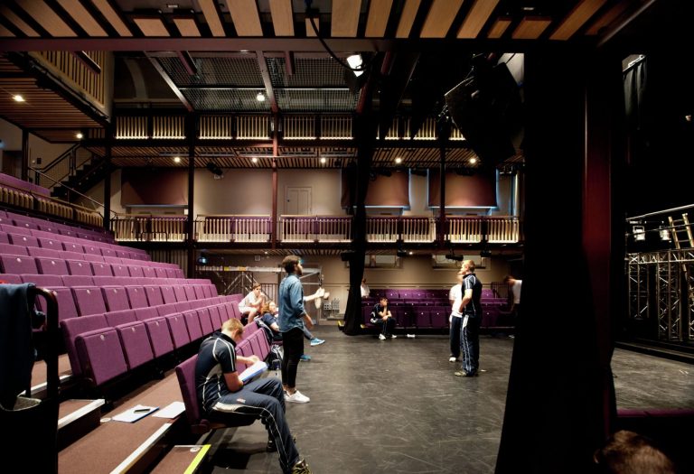 Quarry Theater | Foster Wilson Architects - Arch2O.com