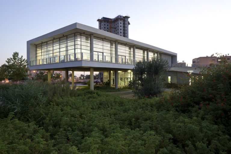 Tirat Carmel Library | Schwartz Besnosoff Architects