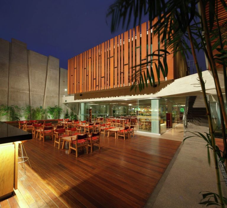 Pescados Capitales Restaurant | GonzalezMoix