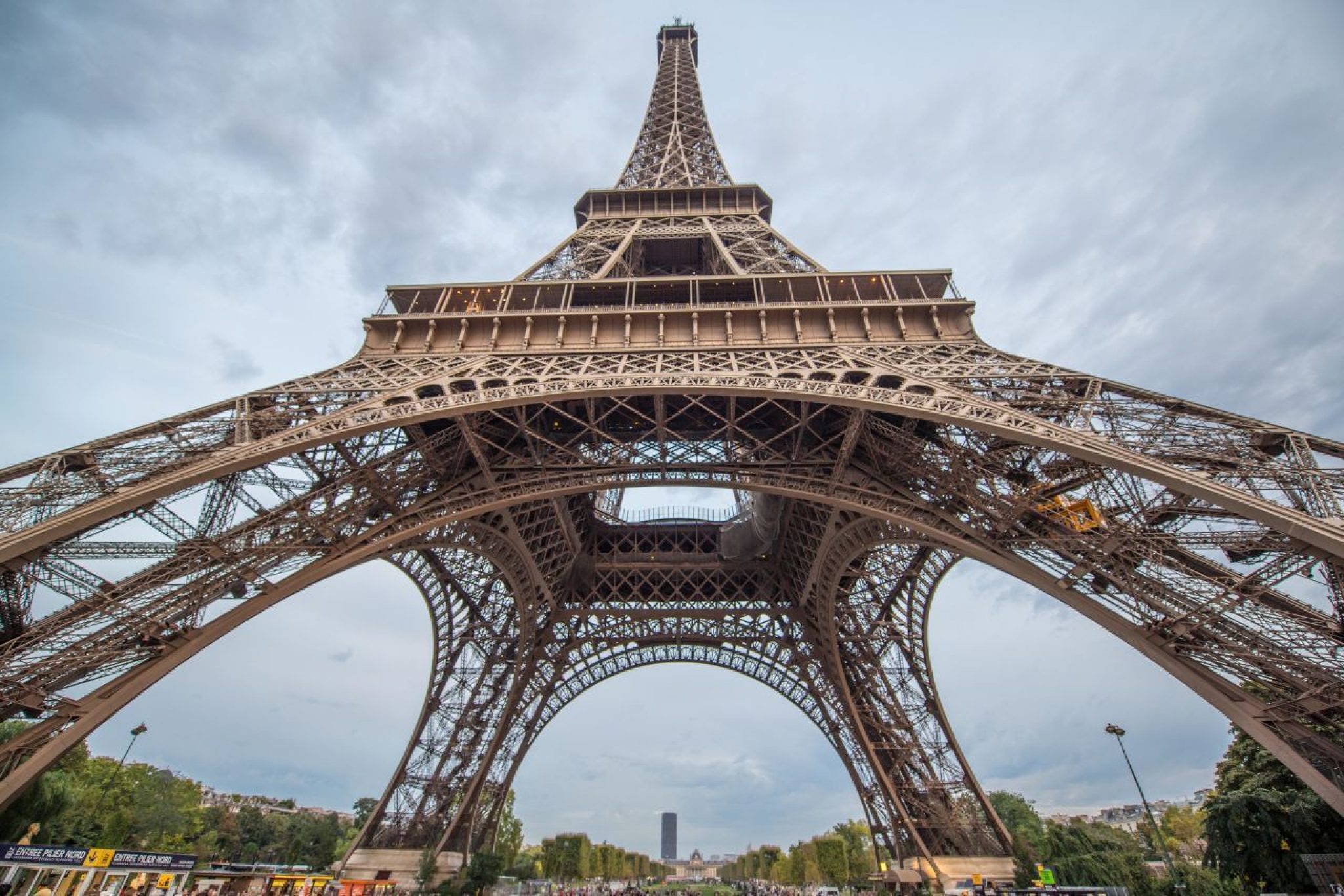 la tour eiffel facts in french