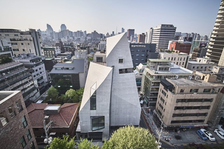 I Tower | Chiasmus Partners