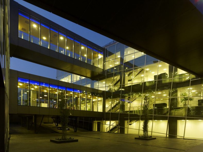 IBTECH IT Center Headquarters | CM Mimarlık - Arch2O.com