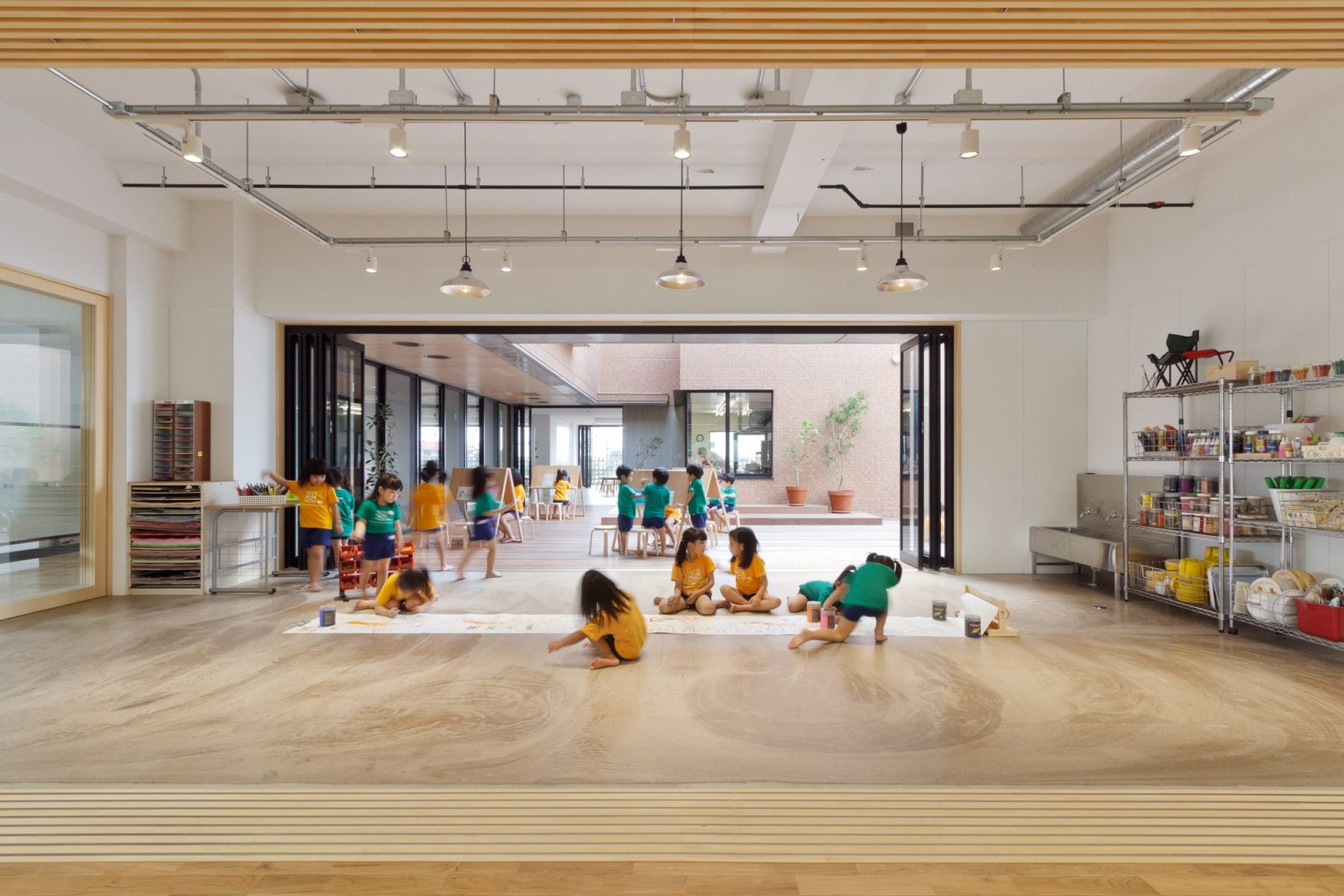 общественное пространство в школе. необычные детские площадки. пространство в детском саду. интерьер детского сада. необычные детские комнаты.