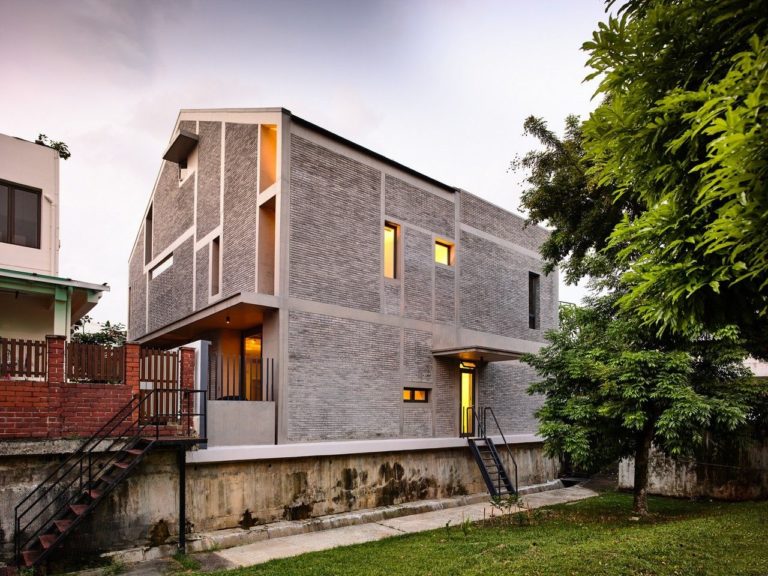Surprising Seclusion | HYLA Architects