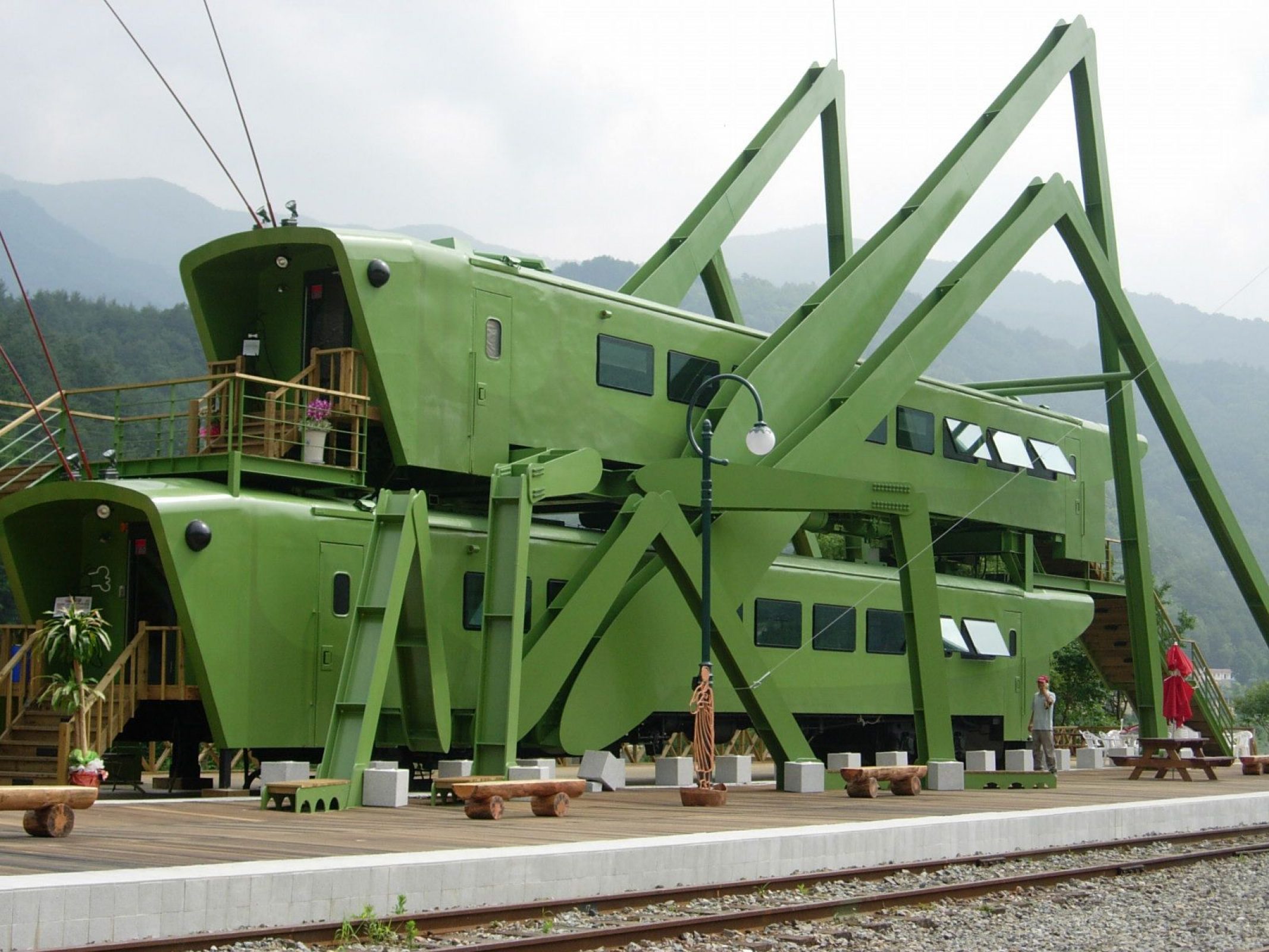 Arch2O-grasshoppers-dream-south-korea-latest-cafe-is-a-pair-of-grasshopper-shaped-locomotives-2133x1600.jpg