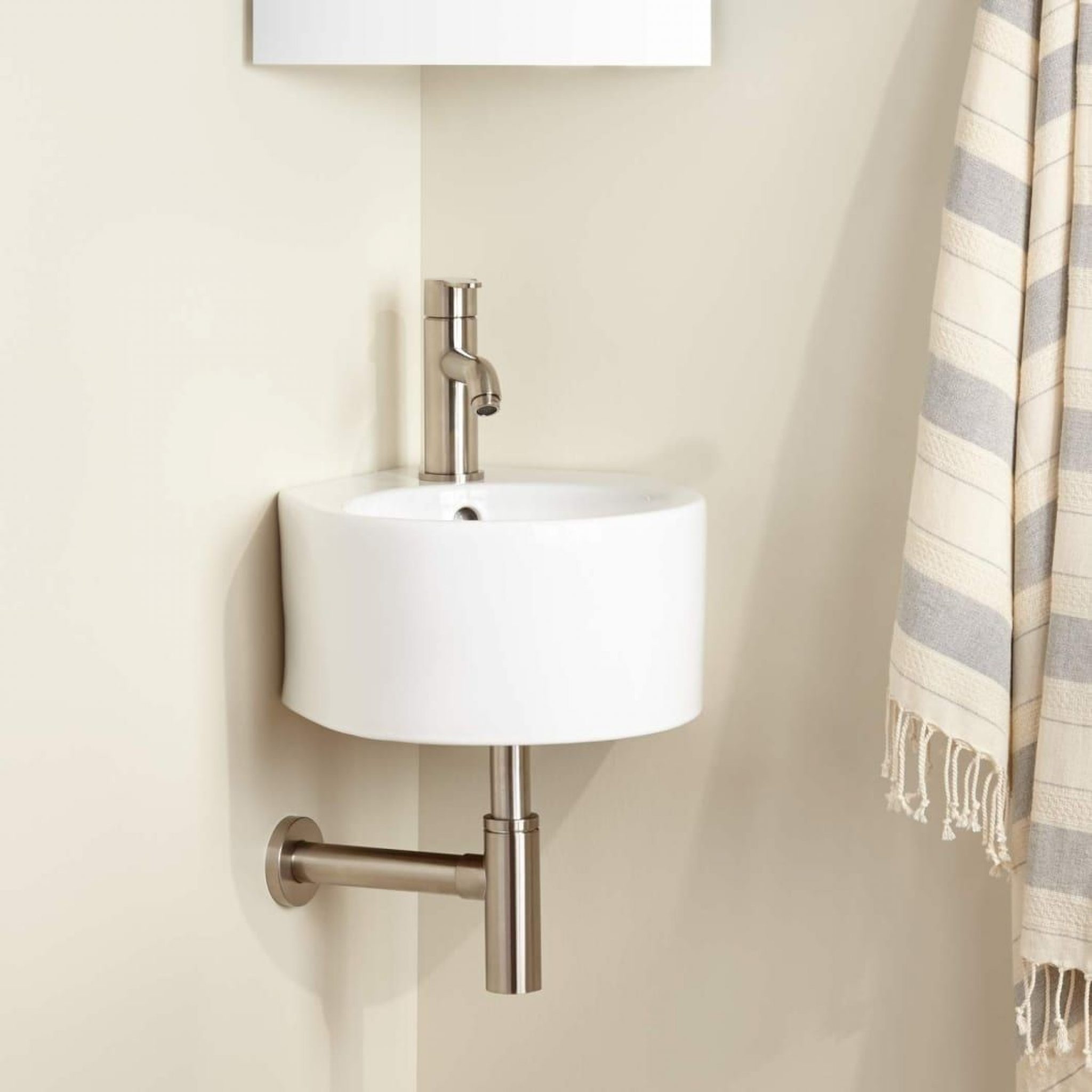 10 Tips To Create Stunning Bathroom Designs in Small Spaces - Arch2O.com