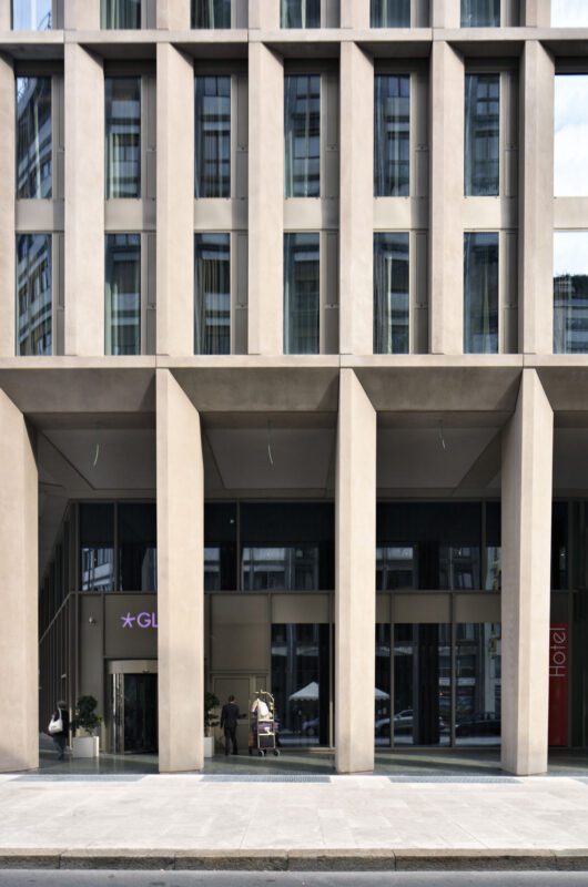 Hotel in piazza Duca d'Aosta