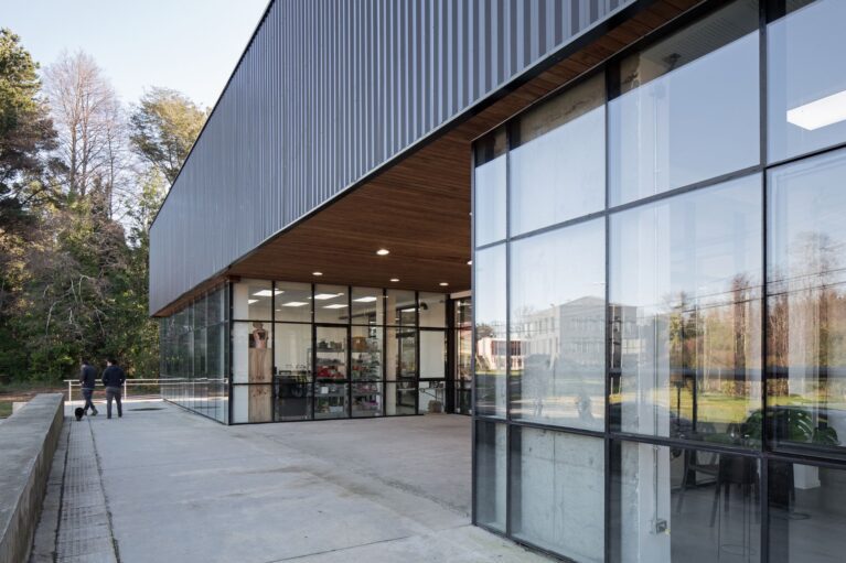 14K Building | Felipe Arce - Arch2O.com