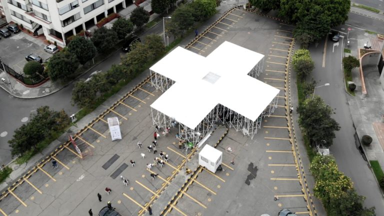 Temporary Chapel Alhambra's Cross | Colab-19 + Sociedad Colombiana de Arquitectos