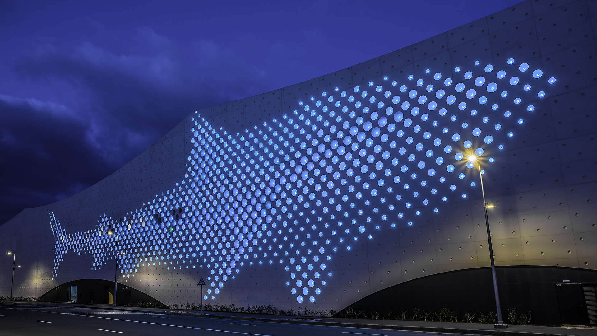 How can Artificial Lighting Improve Architecture?