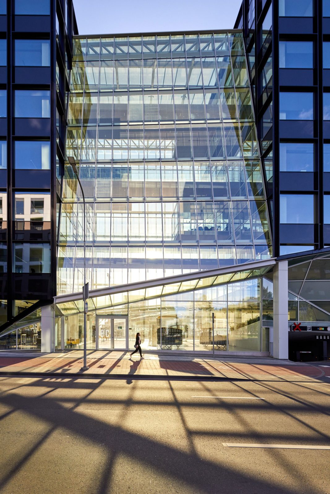 Scoreboard Office Building | arches - Arch2O.com