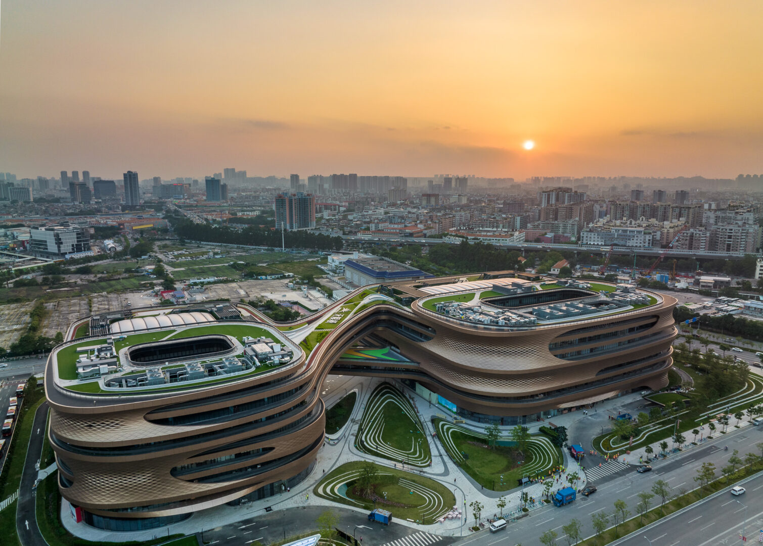 Zaha Hadid Architects’ Infinitus Plaza in China is Now Complete