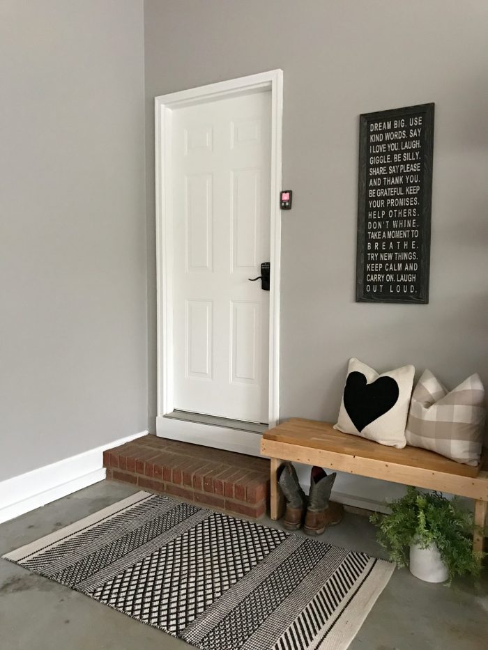 https://www.arch2o.com/wp-content/uploads/2022/01/Arch2O-15-inspiring-mudroom-ideas-to-upgrade-your-entryway-1.jpg