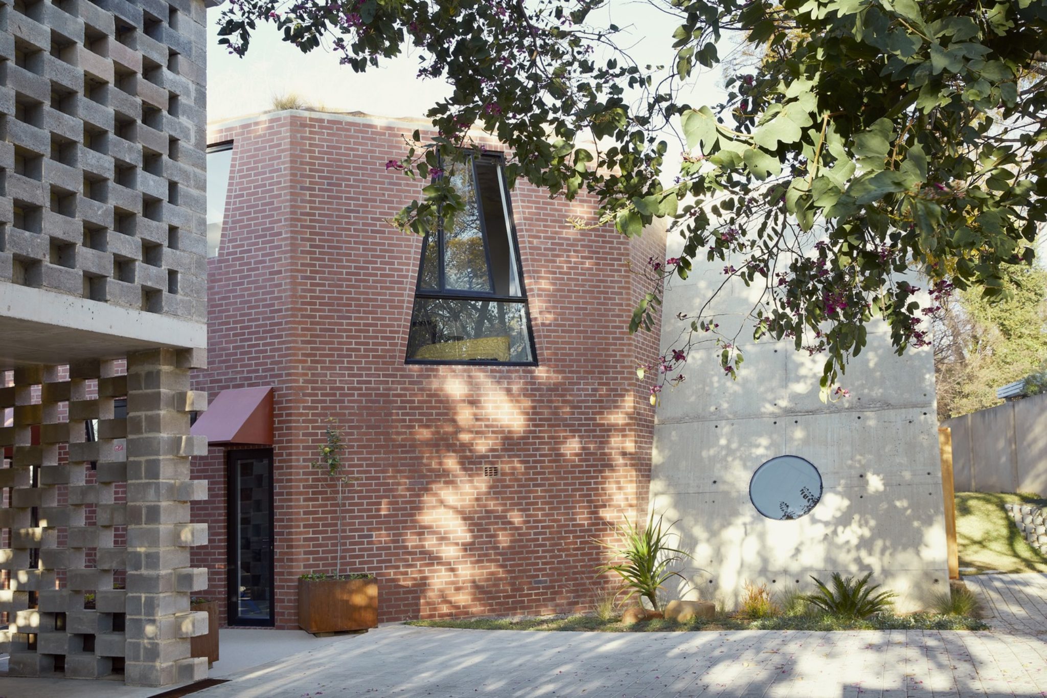 Great Primary Shapes House l Gregory Katz Architecture - Arch2O.com