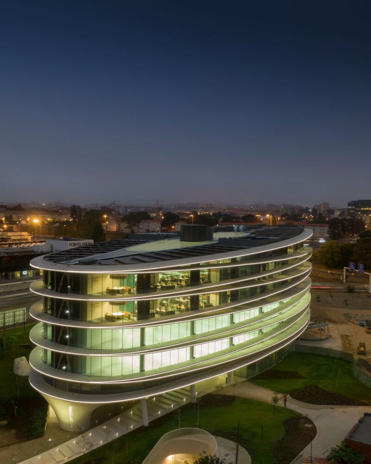 ICON Douro Building l Luís Pedro Silva, arquitecto Lda - Arch2O.com