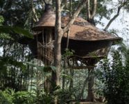 tree-house-at-bambu-indah-ibuku