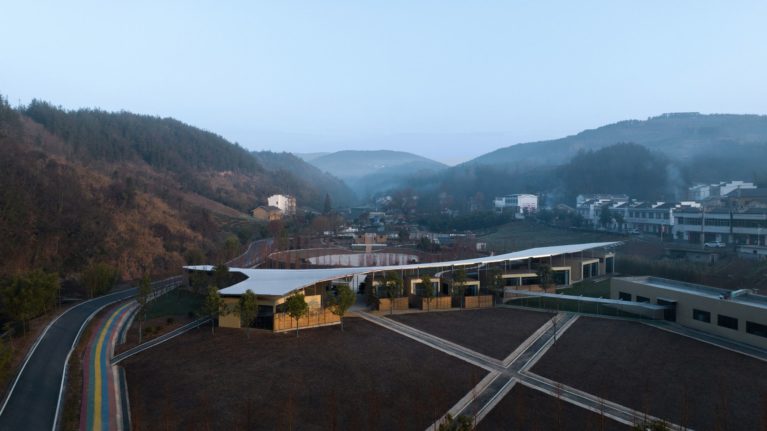 Wufu Shanshui Dragon Family Banquet Restaurant | Describing Architecture Studio
