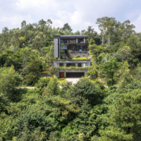 ajisai-hill-house-idee-architects