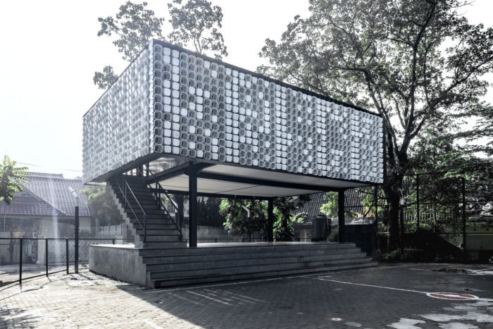 building-a-sustainable-future-architectural-solutions-for-plastic-pollution