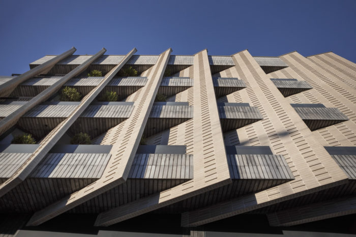 sideway-apartment-ashari-architects