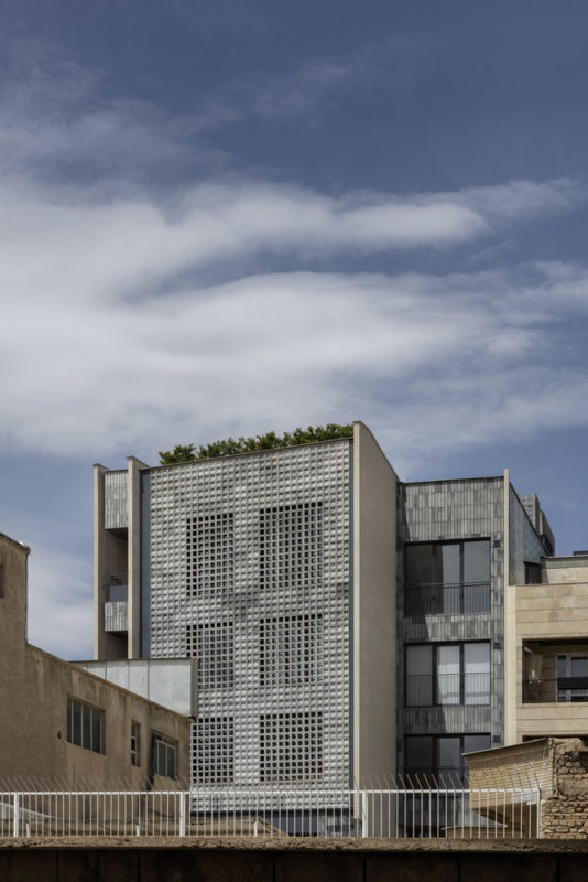 sideway-apartment-ashari-architects